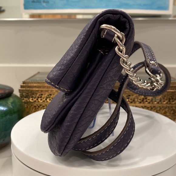 Nine West - Purple Pleather Convertible Wristlet/Shoulder bag, Chain Details EUC - Picture 4 of 17
